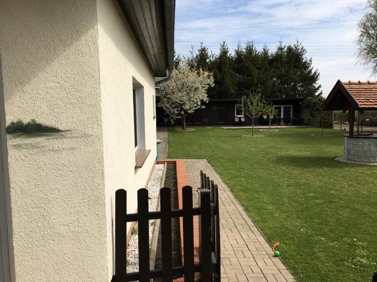 Schoener Ferienbungalow Umgeben Von Natur Und Nicht Weit Zur Ostsee Neubukow Εξωτερικό φωτογραφία
